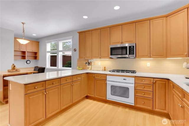 Property photo for 17021 Parkside Way Se, Renton photo 4