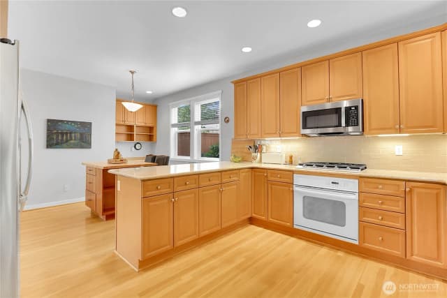 Property photo for 17021 Parkside Way Se, Renton photo 5