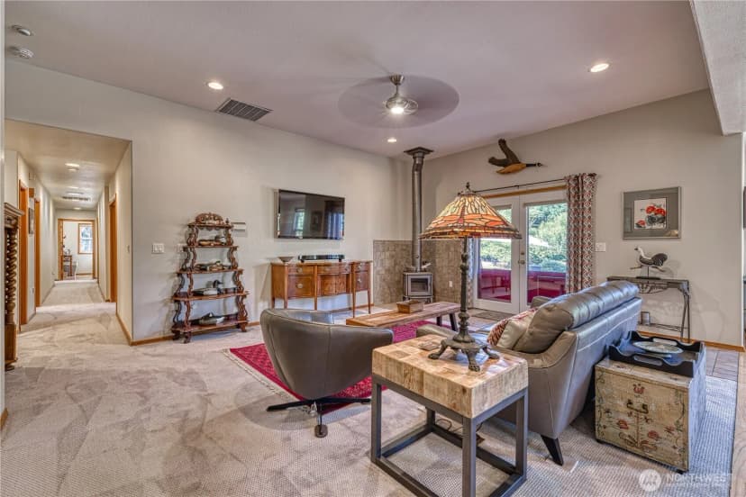 Property photo for 9705 346th Street S, Roy photo 10