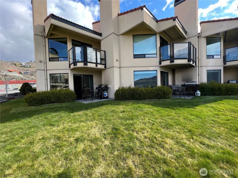 Property photo for 100 Lake Chelan Shores Drive #16-4 P, Chelan photo 3