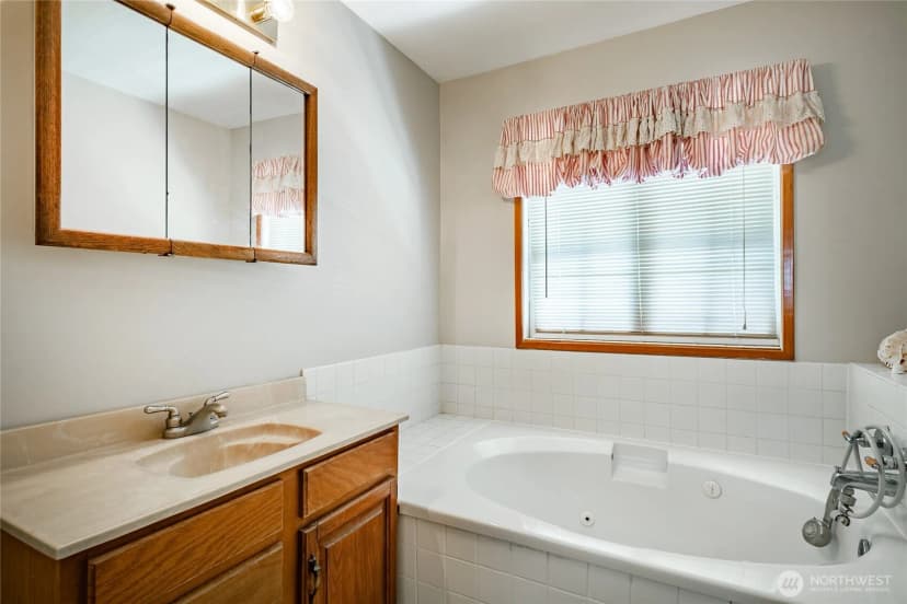 Property photo for 5045 Maple Street, Blaine photo 17