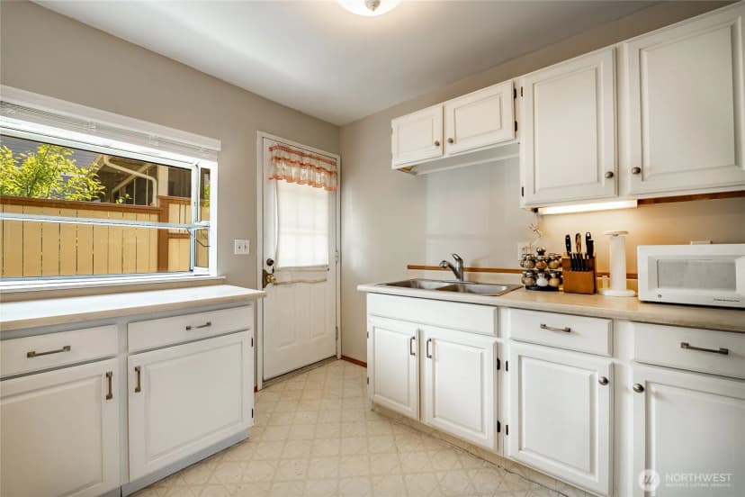Property photo for 5045 Maple Street, Blaine photo 15