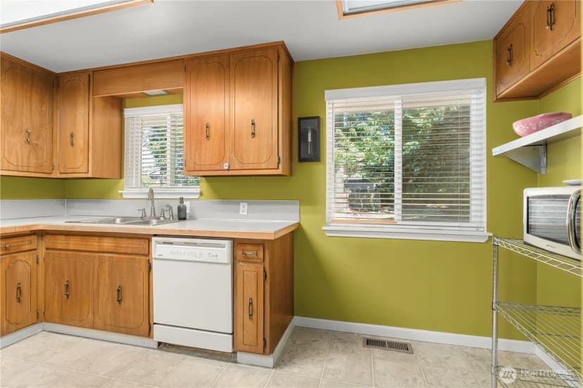 Property photo for 420 Sw 127th Street, Seattle photo 10