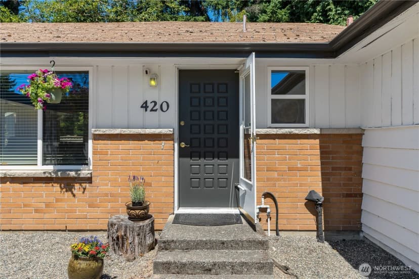 Property photo for 420 Sw 127th Street, Seattle