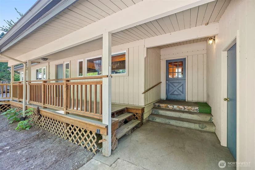 Property photo for 36703 Pulford Road E, Eatonville photo 3