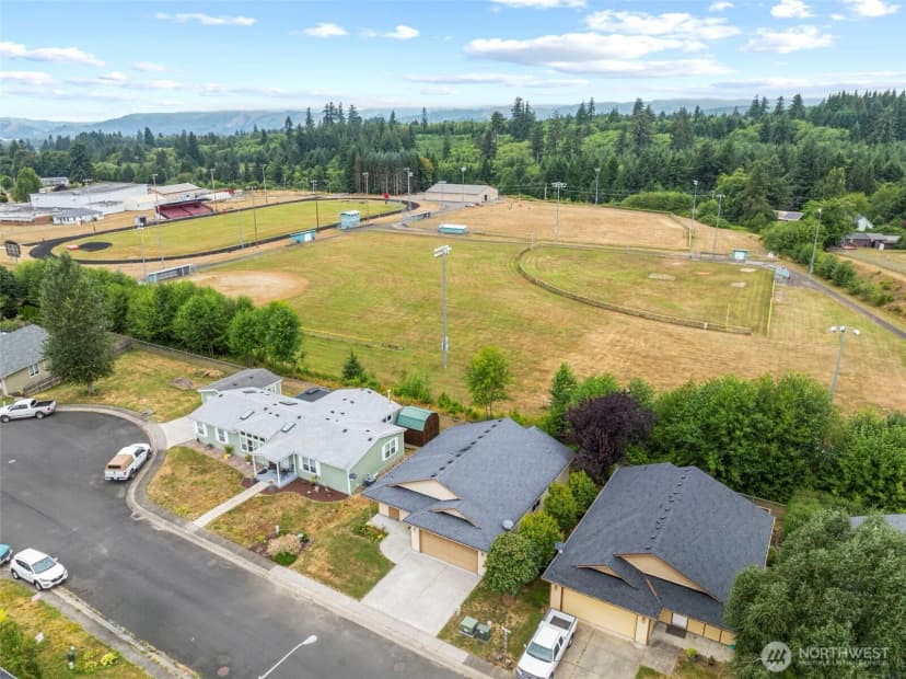 Property photo for 80 Hill Dr, Cathlamet photo 2