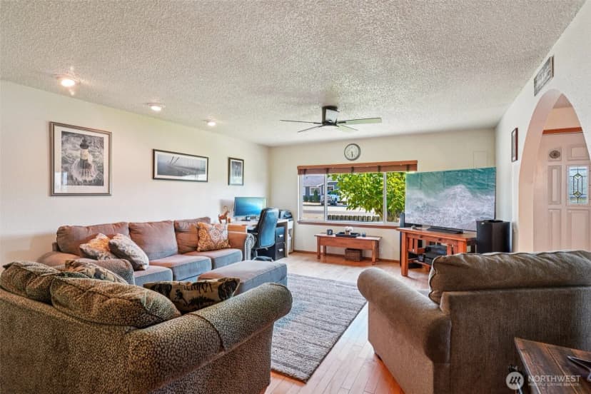 Property photo for 225 169th Street S, Spanaway photo 8