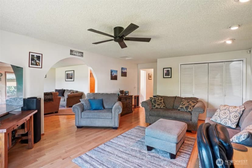 Property photo for 225 169th Street S, Spanaway photo 10