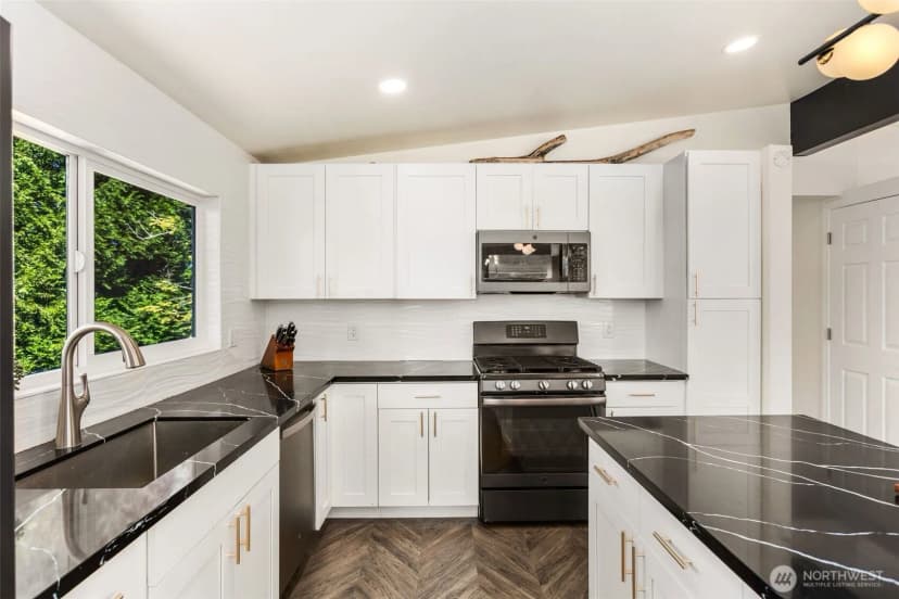 Property photo for 422 S 168th Street, Burien photo 17