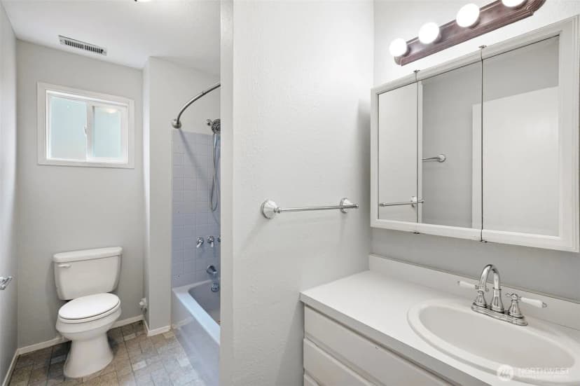 Property photo for 1423 212th Place Sw, Lynnwood photo 17
