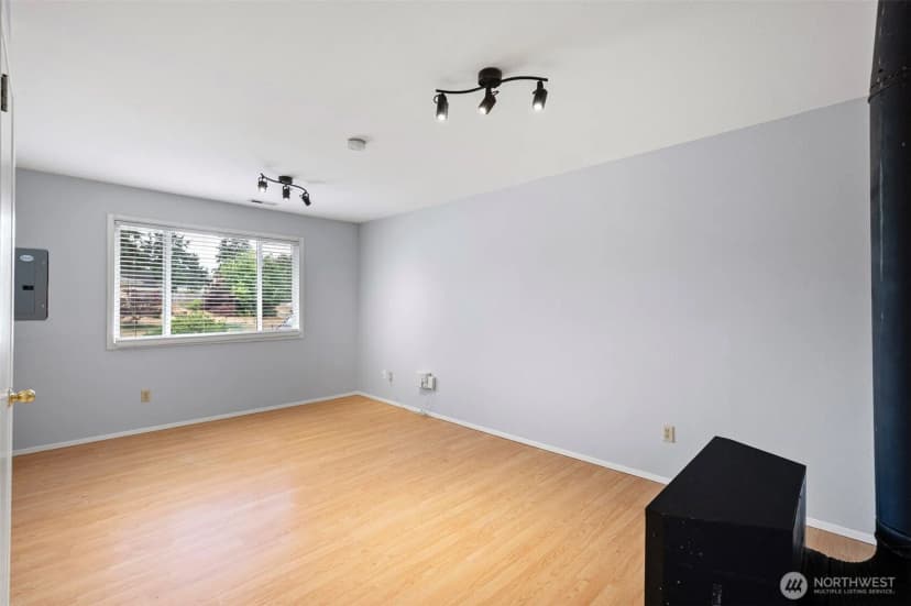 Property photo for 1423 212th Place Sw, Lynnwood photo 16