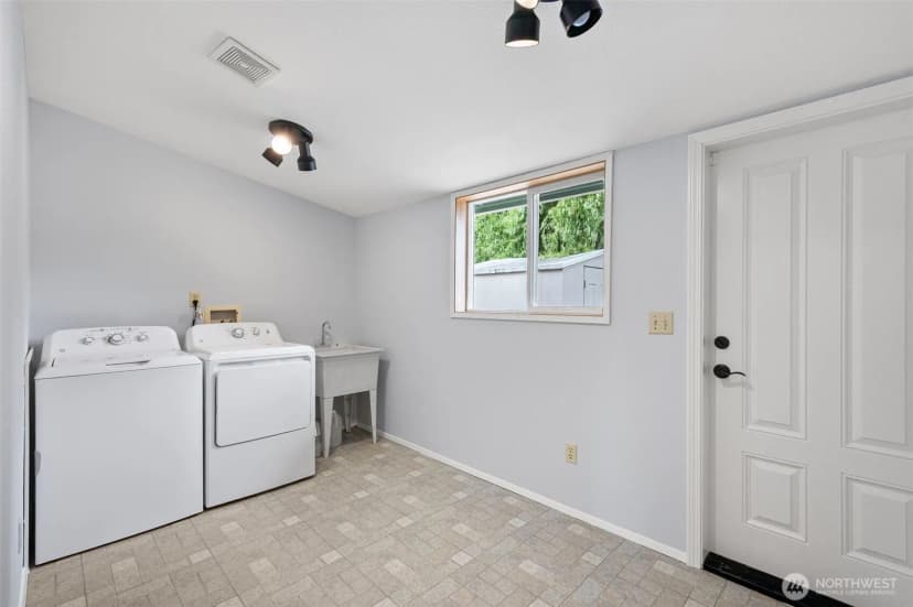 Property photo for 1423 212th Place Sw, Lynnwood photo 18