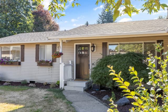 Property photo for 14321 Se 258th Place, Kent photo 2