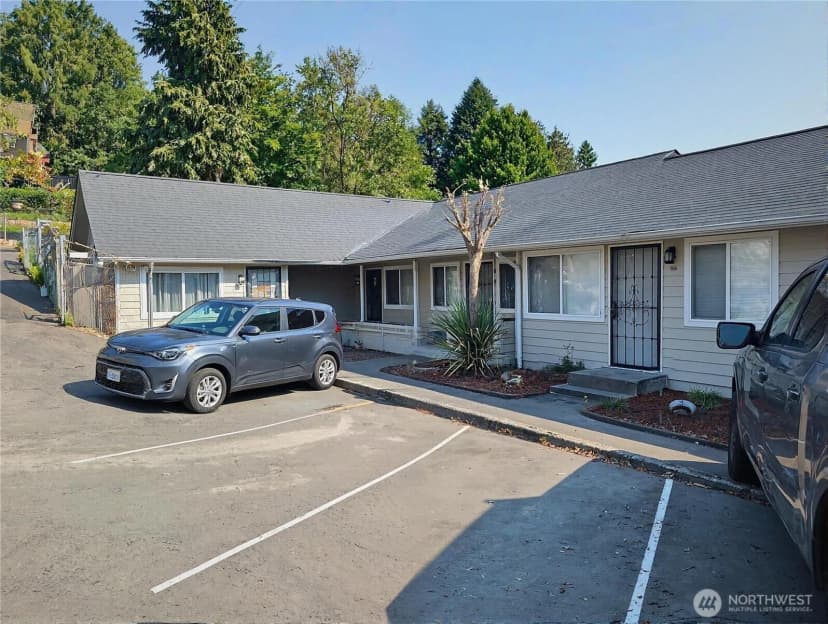 Property photo for 7410 Rainier Avenue S, Seattle photo 3