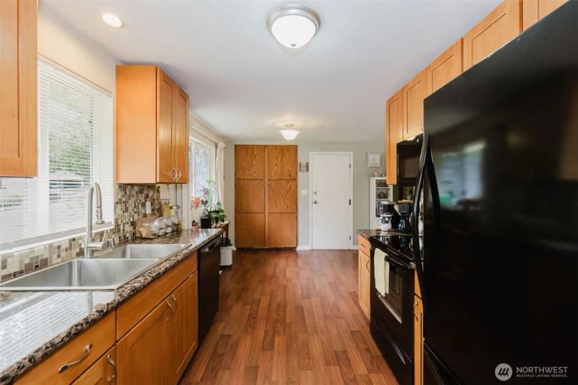 Property photo for 7029 Parkdale Drive Nw, Bremerton photo 15