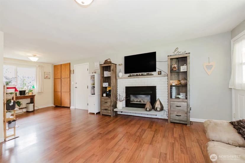 Property photo for 7029 Parkdale Drive Nw, Bremerton photo 9