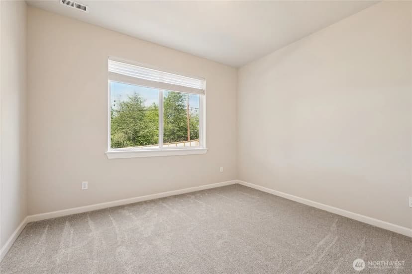 Property photo for 11021 17th Street E, Edgewood photo 18