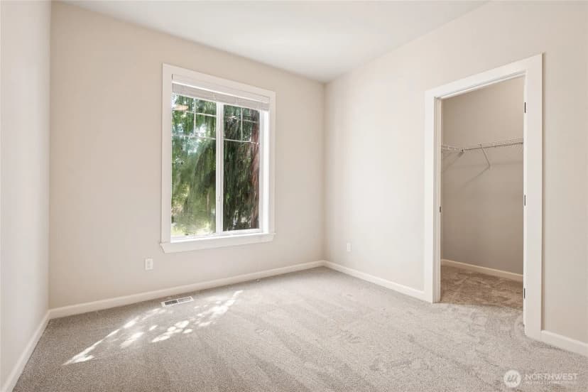 Property photo for 11021 17th Street E, Edgewood photo 14