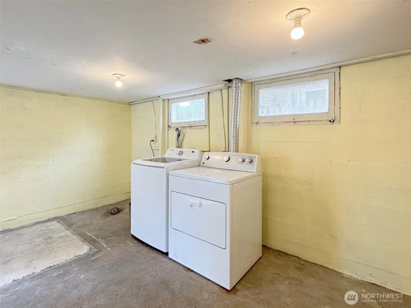 Property photo for 117 W 10th Street, Port Angeles photo 25