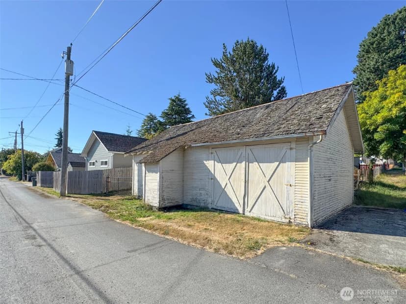 Property photo for 117 W 10th Street, Port Angeles photo 35