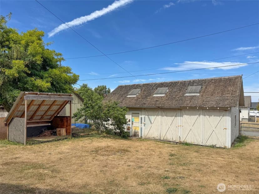 Property photo for 117 W 10th Street, Port Angeles photo 30