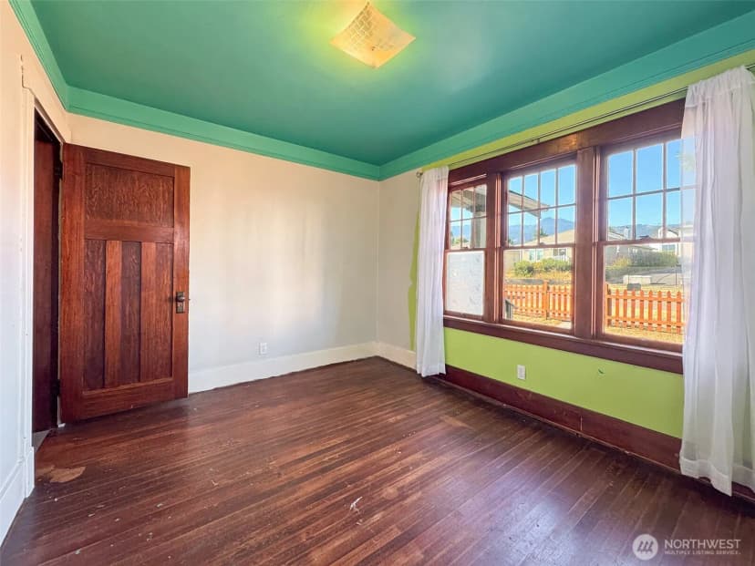Property photo for 117 W 10th Street, Port Angeles photo 24