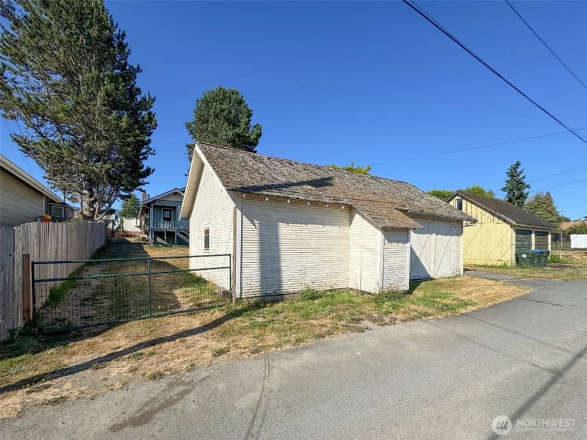 Property photo for 117 W 10th Street, Port Angeles photo 34
