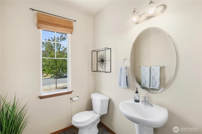 Property photo for 596 Ne Nantucket Street, Bremerton photo 2