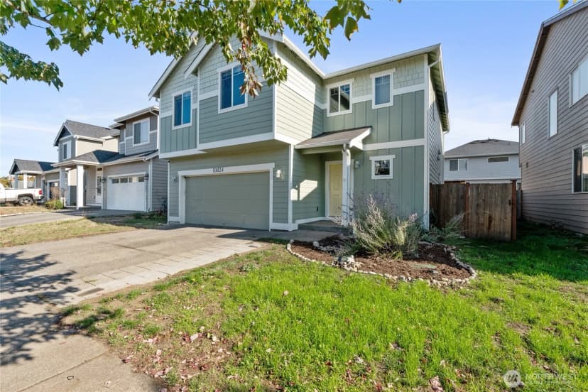 Property photo for 10024 Cochrane Avenue Se, Yelm photo 2