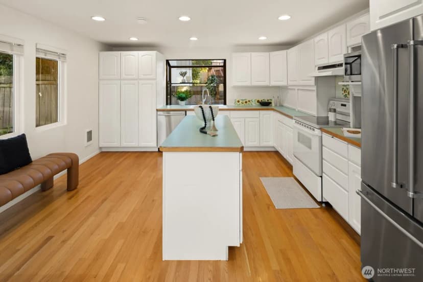 Property photo for 537 Ne 103rd Street, Seattle photo 6
