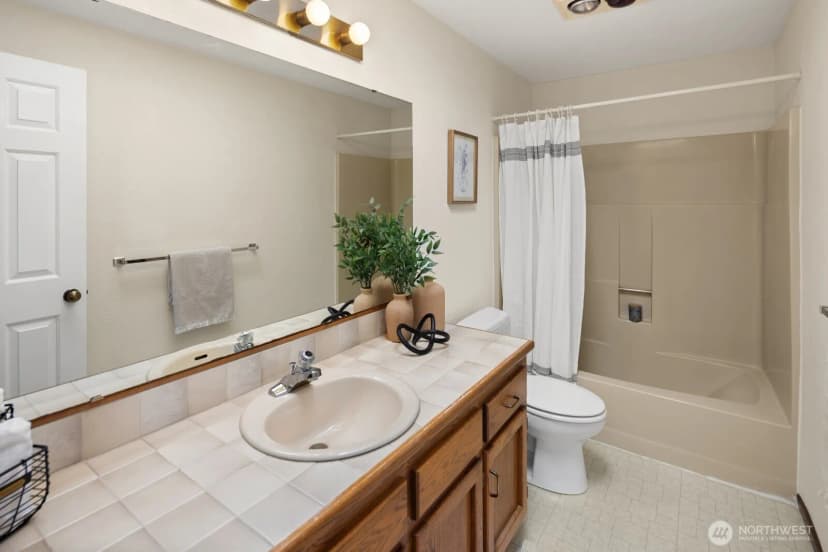 Property photo for 537 Ne 103rd Street, Seattle photo 21