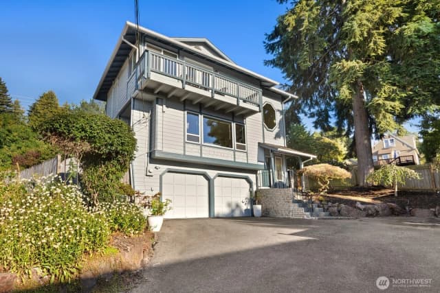 Property photo for 537 Ne 103rd Street, Seattle photo 2