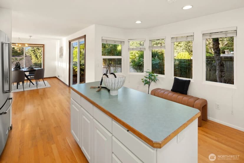 Property photo for 537 Ne 103rd Street, Seattle photo 8
