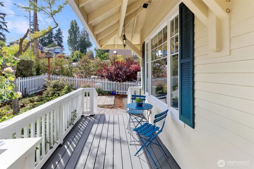 Property photo for 420 1st Street, Langley photo 2
