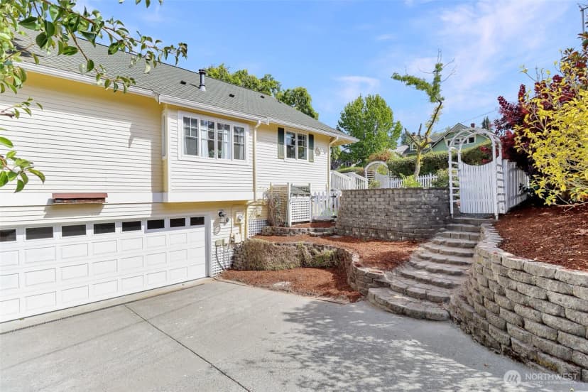 Property photo for 420 1st Street, Langley photo 32