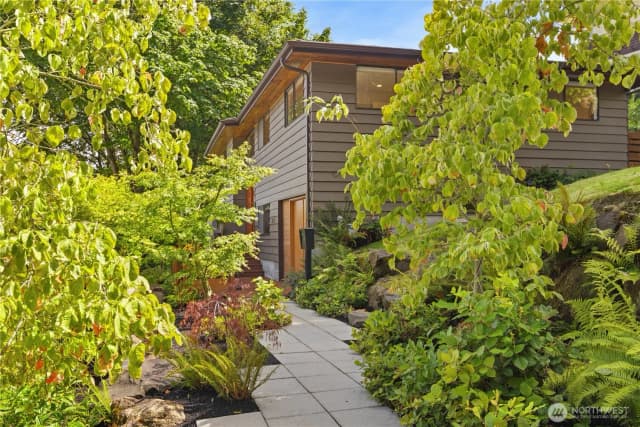 Property photo for 3701 E Jefferson Street, Seattle photo 2