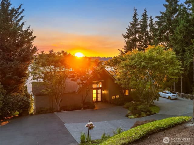 Property photo for 5141 Crystal Springs Drive Ne, Bainbridge Island photo 2