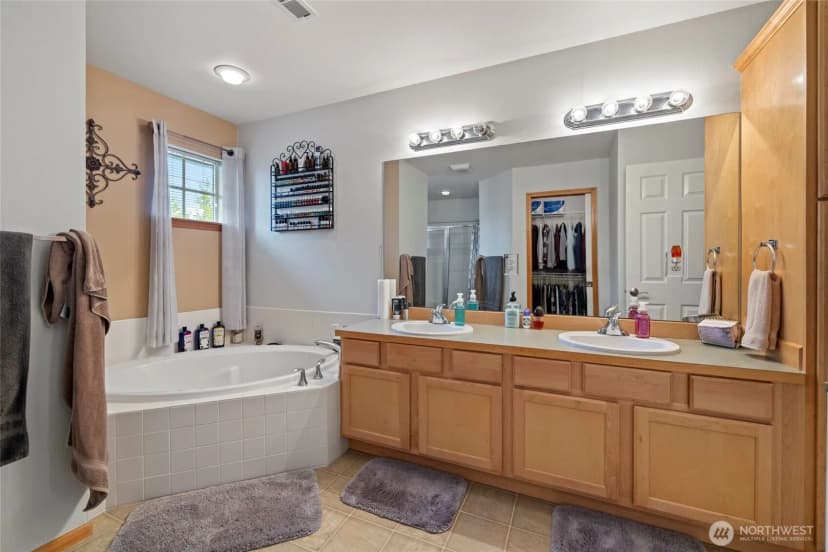 Property photo for 1150 Homestead Drive, Burlington photo 24