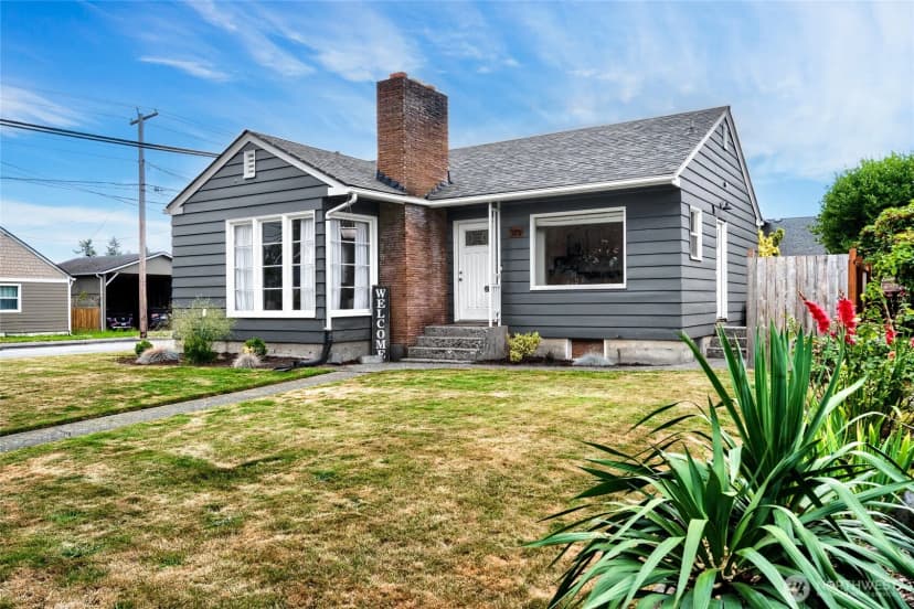 Property photo for 319 S Anacortes Street, Burlington