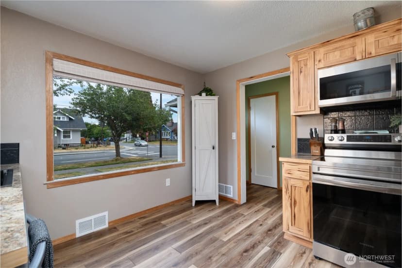 Property photo for 319 S Anacortes Street, Burlington photo 8
