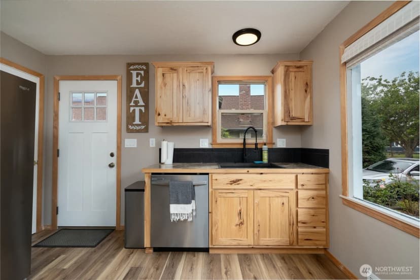Property photo for 319 S Anacortes Street, Burlington photo 6
