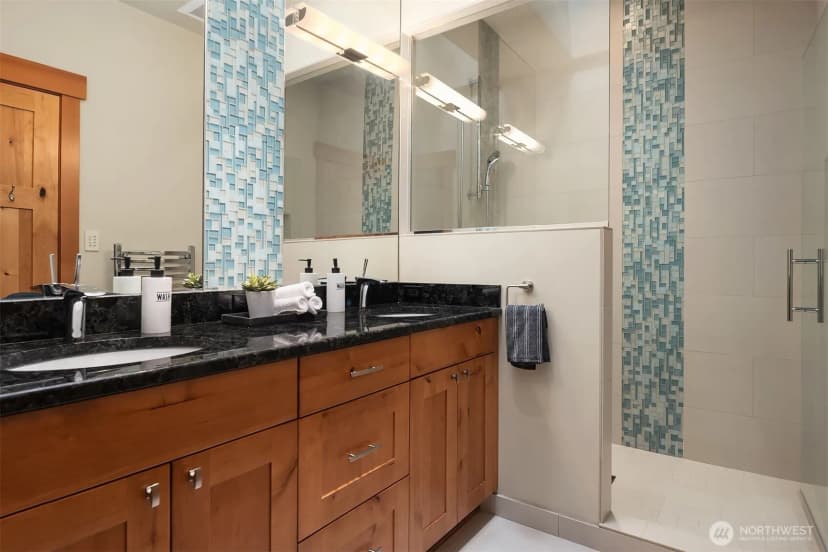 Property photo for 13433 Ne 45th Street, Bellevue photo 17