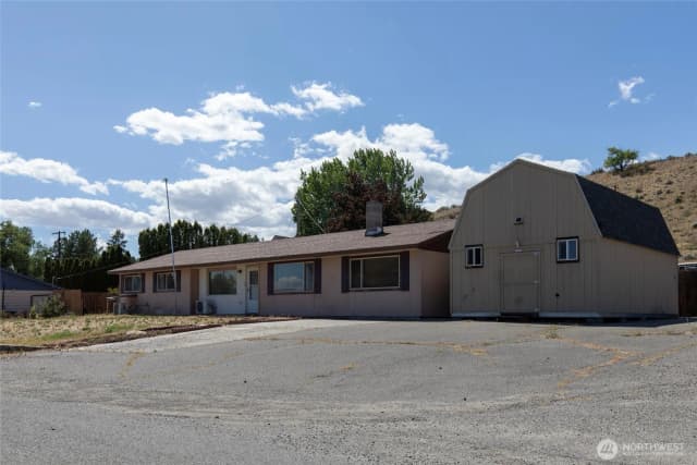 Property photo for 709 Sunrise Drive, Omak photo 2