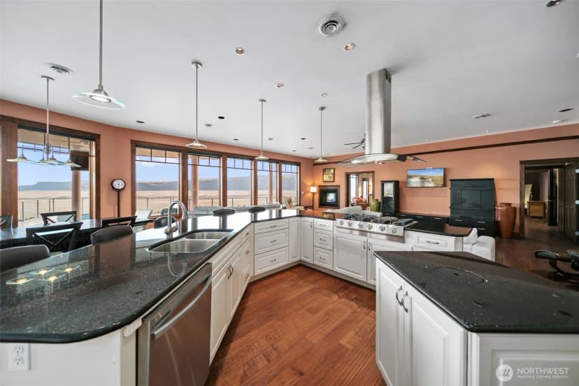 Property photo for 25 Mansfield Road, Quincy photo 14