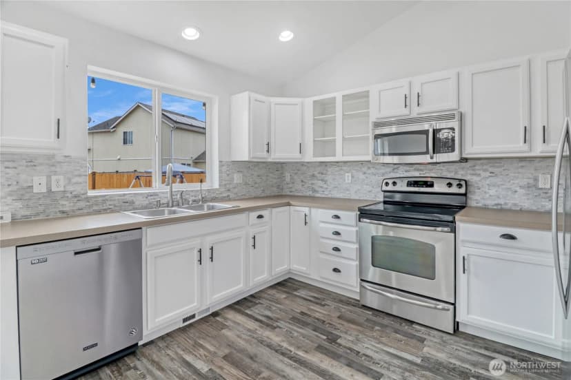 Property photo for 9989 Greenleaf Loop Se, Yelm photo 7