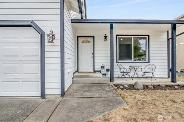 Property photo for 9989 Greenleaf Loop Se, Yelm photo 3