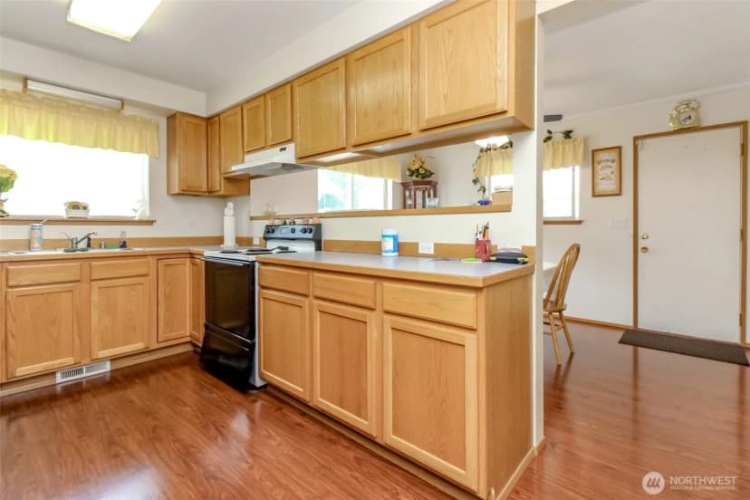 Property photo for 1724 S Ainsworth Avenue, Tacoma photo 6