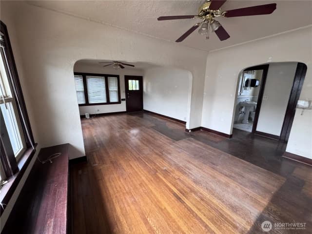 Property photo for 442 Burnett Avenue N, Renton photo 3
