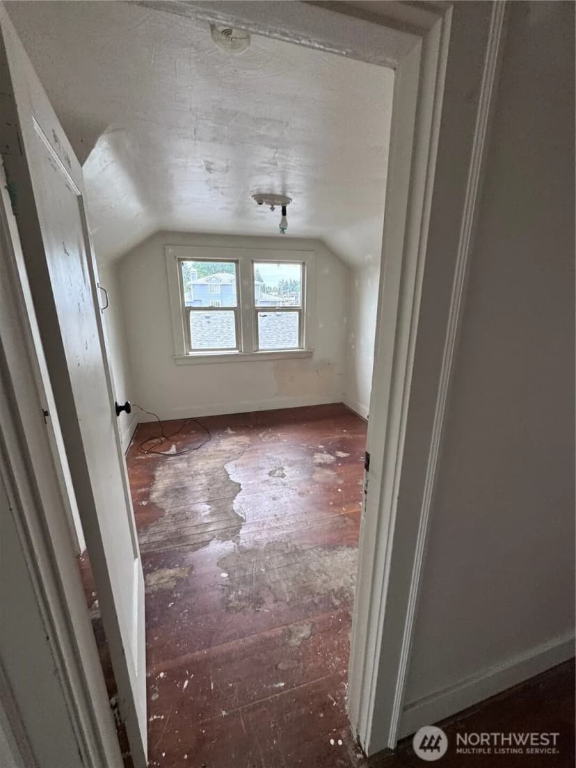 Property photo for 442 Burnett Avenue N, Renton photo 13