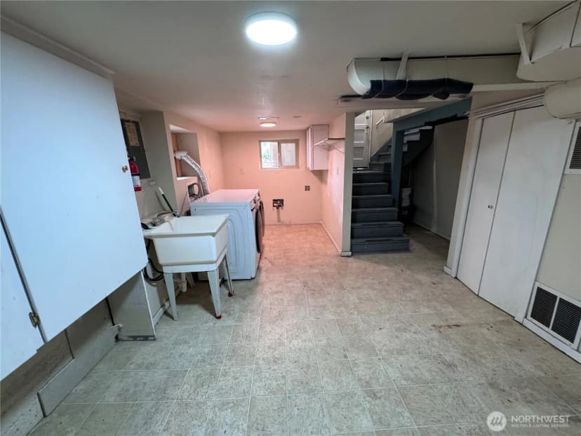 Property photo for 442 Burnett Avenue N, Renton photo 16